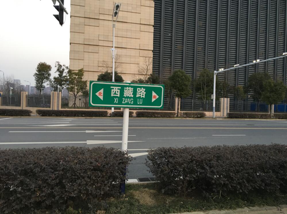 �Ϸ��гɶ�·�c����·�������Ͻ�33325.92ƽ����סլ�õ؇�������ʹ�Ù�(qu��n)�M��׌�r(ji��)���u(p��ng)��