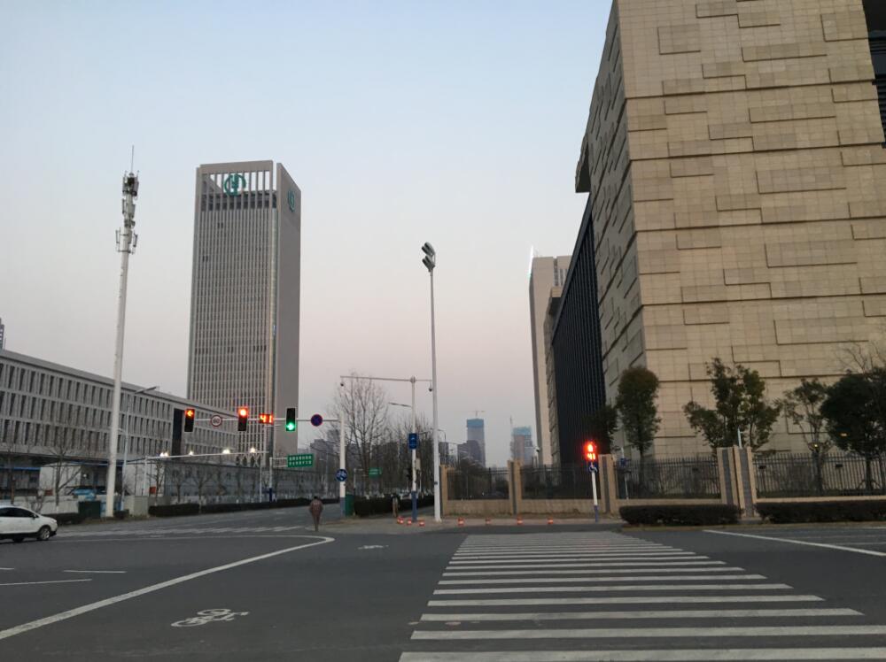 �Ϸ��гɶ�·�c����·�������Ͻ�33325.92ƽ����סլ�õ؇�������ʹ�Ù�(qu��n)�M��׌�r(ji��)���u(p��ng)��