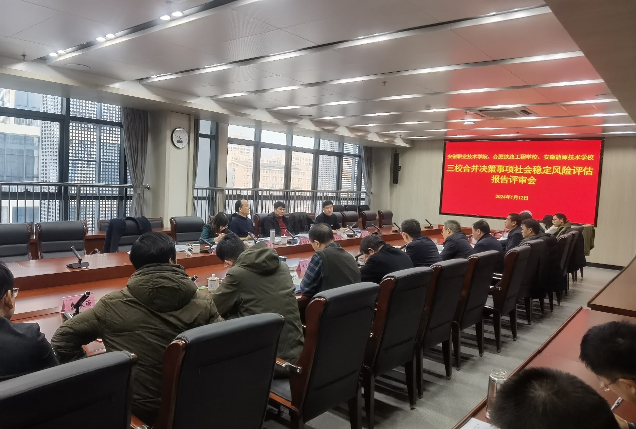 �����I���g�WԺ���Ϸ��F·���̌WУ��������Դ���g�WУ��У�ϲ��Q�������������L�U�u��